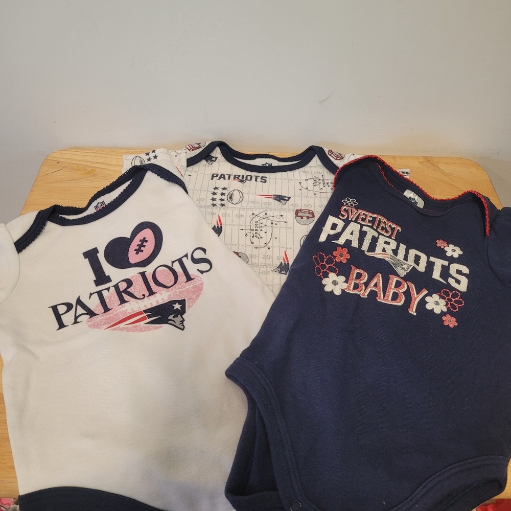 New England Patriots NFL Game Day Gear Baby Infant Girl Onsies Sz 3-6m Football